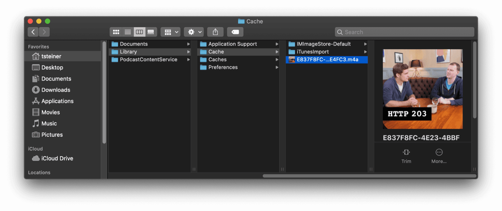 Le Finder macOS accède au répertoire système de l'application Podcasts.