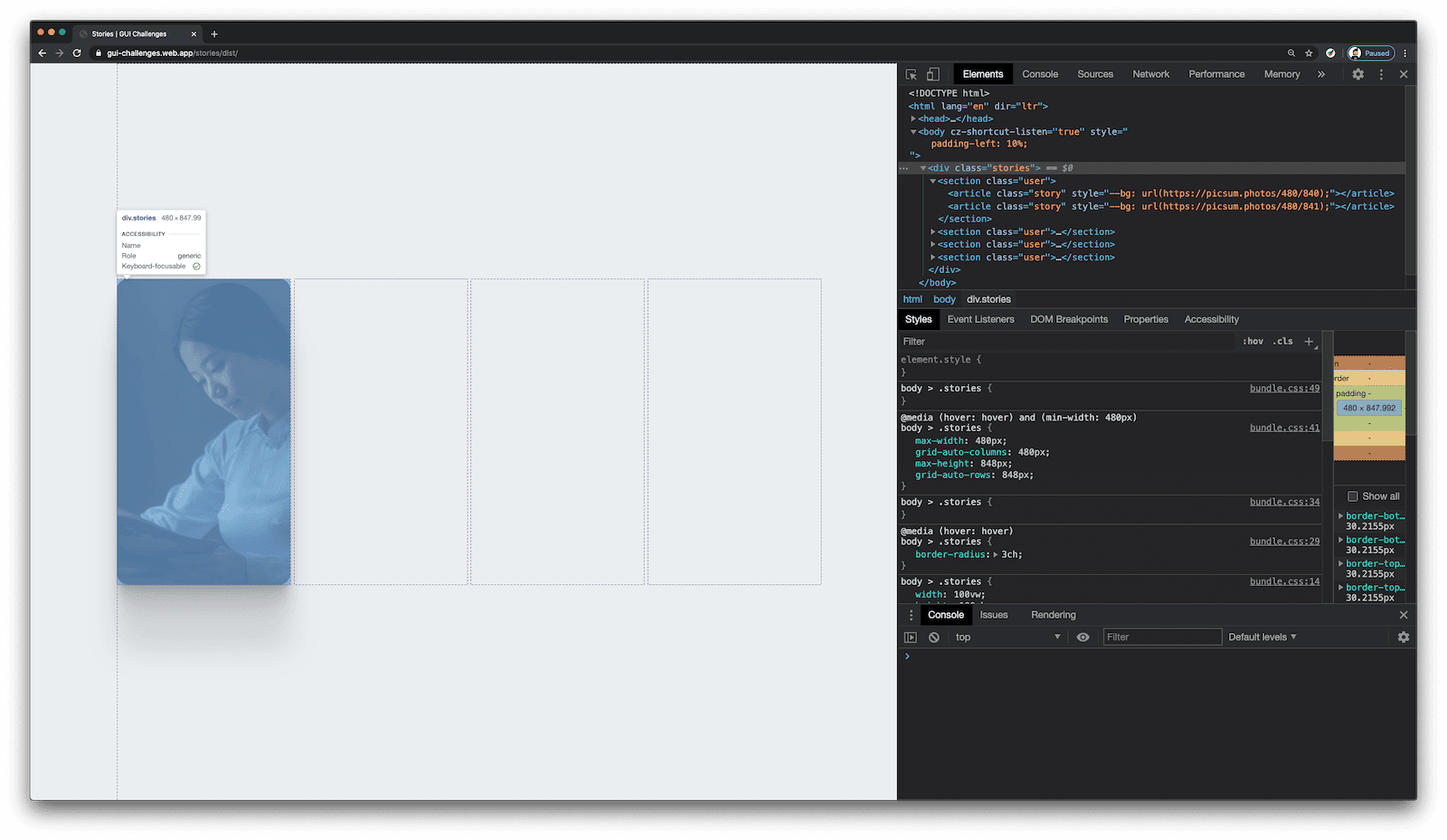Chrome y las Herramientas para desarrolladores se abren con un elemento visual de cuadrícula que muestra el diseño de ancho completo.