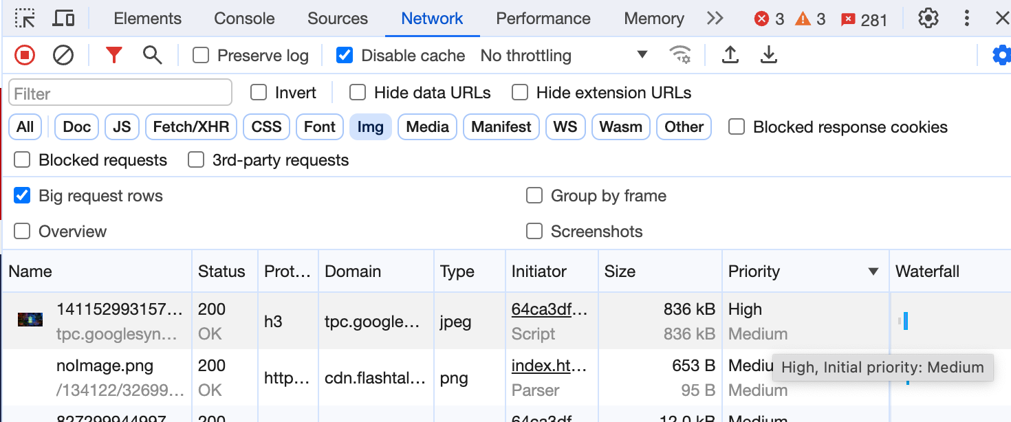 Captura de pantalla de los recursos enumerados en la pestaña de red de las Herramientas para desarrolladores de Chrome. La opción &#39;Filas de solicitud grandes&#39; está marcada y la columna Prioridad muestra la primera imagen con una prioridad alta y una prioridad inicial diferente de media debajo. Esto se muestra en el cuadro de información.