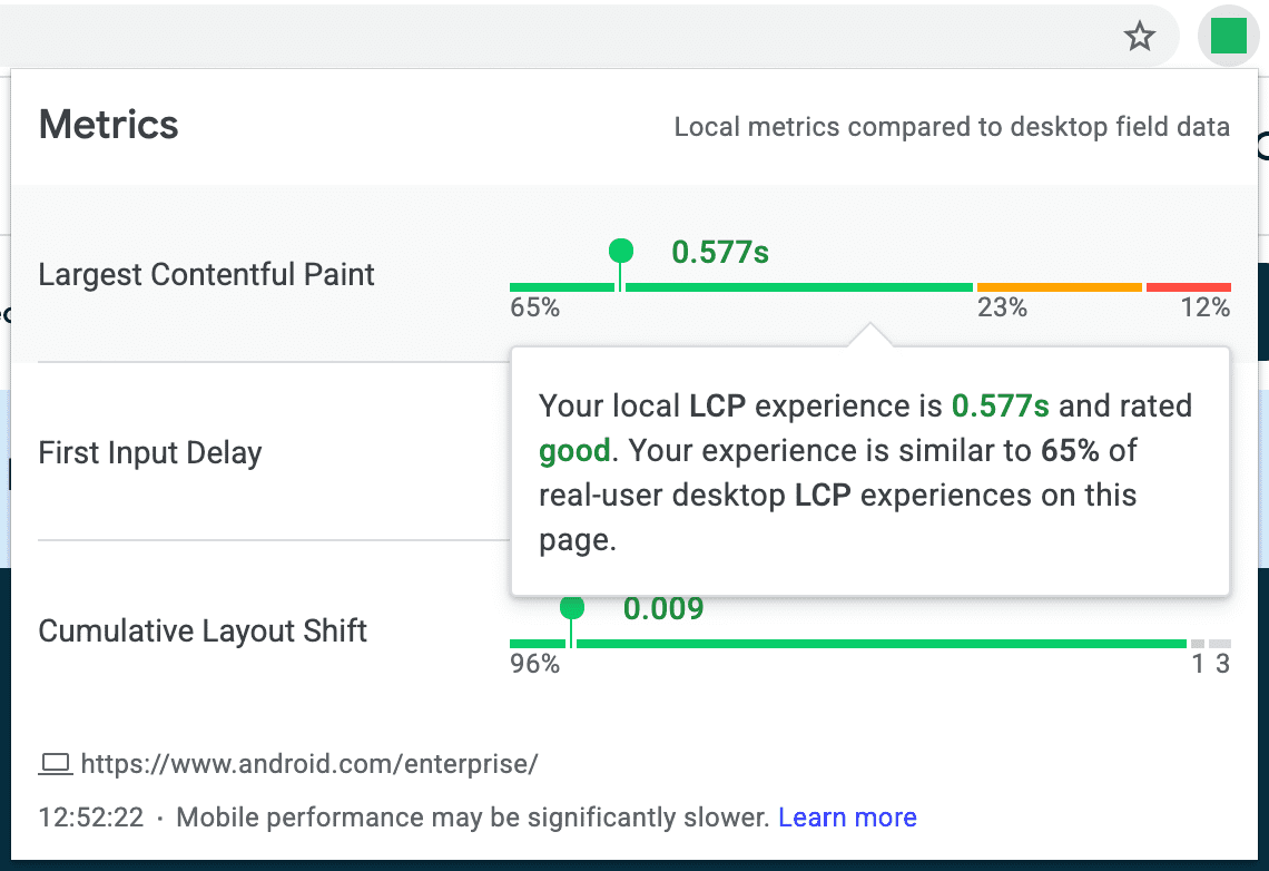 Screenshot dell&#39;estensione Web Vitals che mostra una spiegazione della relazione tra l&#39;esperienza LCP locale e i dati sul campo dei computer degli utenti reali.