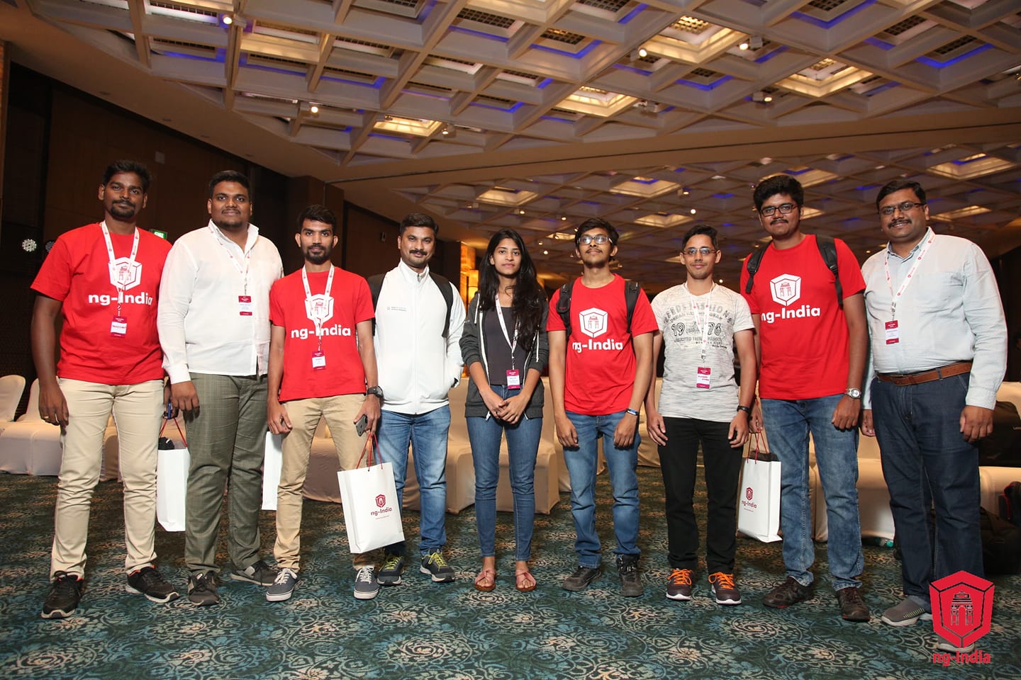 Nishu e outras pessoas do ng-india.