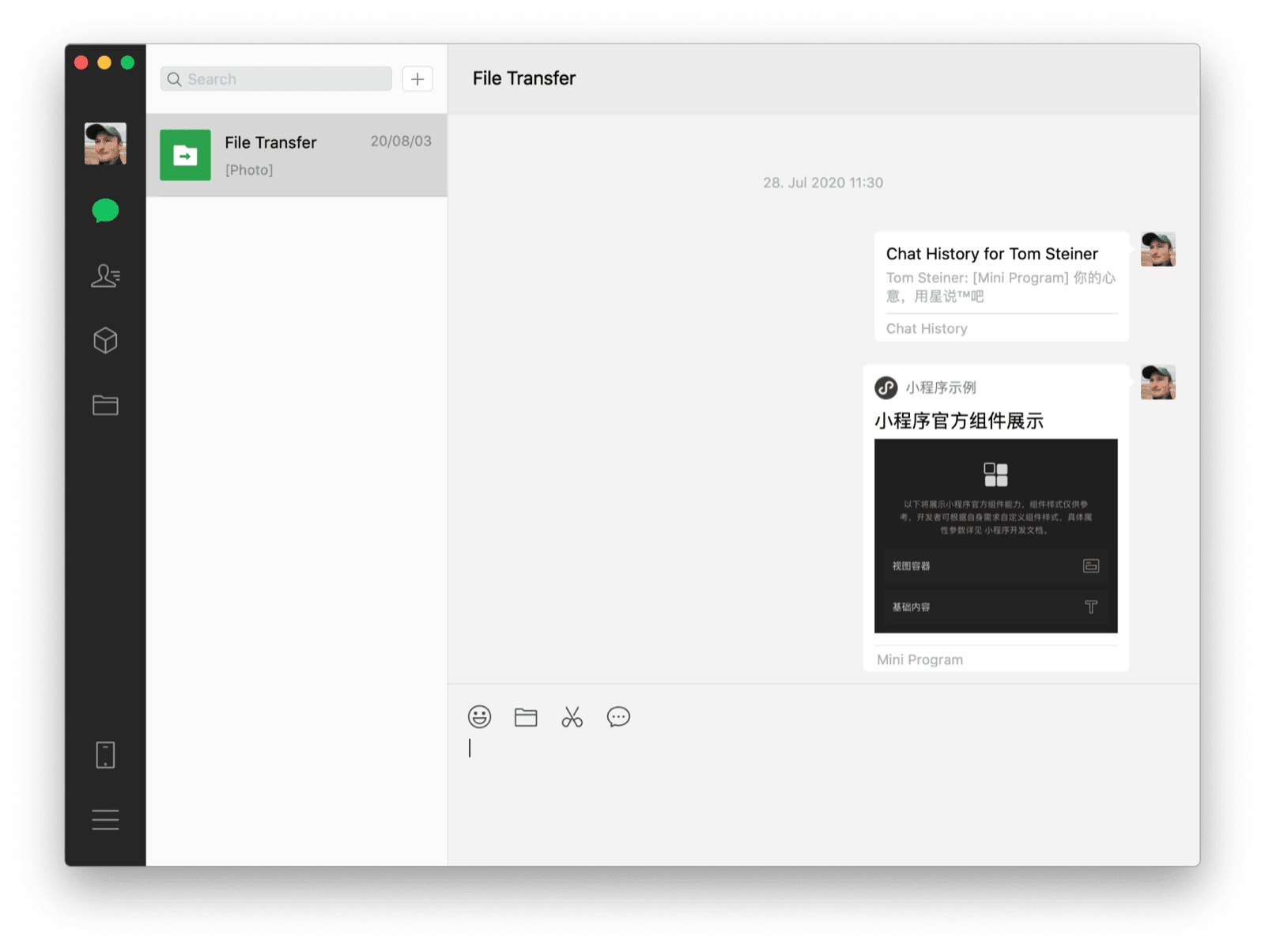 공유된 미니 앱과 채팅 기록이 두 개의 메시지로 표시된 나와의 채팅을 보여주는 WeChat macOS 데스크톱 클라이언트