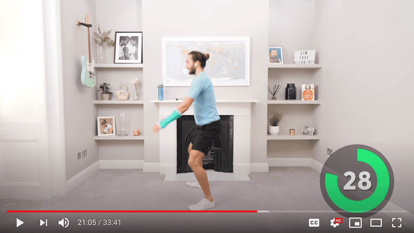 녹색 고강도 타이머를 사용한 온라인 HIIT 트레이닝 세션