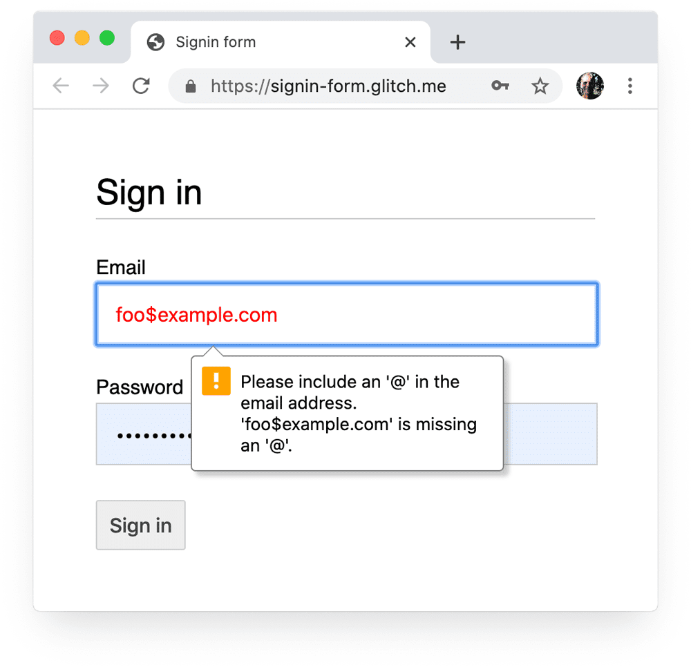 Captura de pantalla de un formulario de inicio de sesión en Chrome en computadora de escritorio que muestra el indicador del navegador y el foco para un valor de correo electrónico no válido.