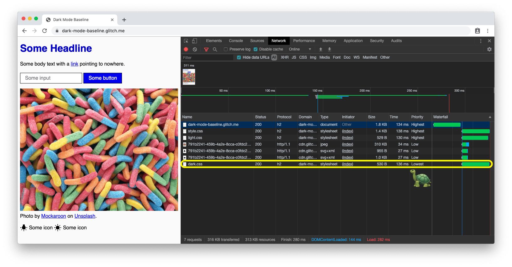 ライトモードでダークモードの CSS が優先度の低い状態で読み込まれる様子を示すネットワーク読み込み図