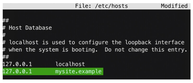 Screenshot eines Terminals, das eine Datei „hosts“ bearbeitet