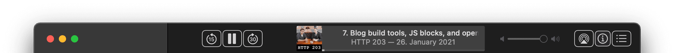 Eine Titelleiste der macOS Podcasts App mit Schaltflächen für die Mediensteuerung und Metadaten zum aktuell wiedergegebenen Podcast.
