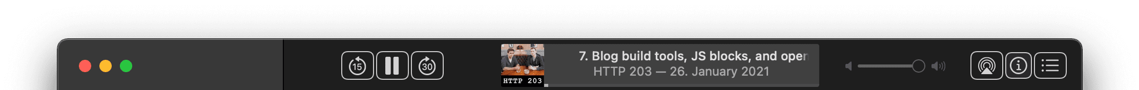 Uma barra de título do app Podcasts do macOS mostrando botões de controle de mídia e metadados sobre o podcast que está sendo ouvido.