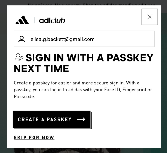 Na stronie adidas pojawia się komunikat „Następnym razem zaloguj się za pomocą klucza dostępu”, który zachęca użytkowników do utworzenia klucza dostępu, aby logować się szybciej i bezpieczniej przy użyciu danych biometrycznych lub kodu dostępu.