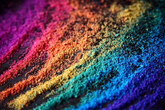 इंद्रधनुष के रंगों वाली मूल रेत.