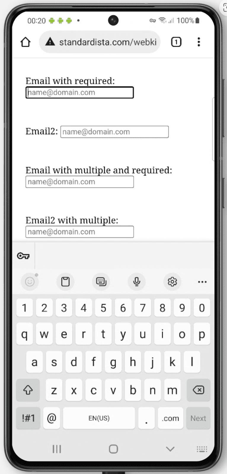 Android-Tastatur, auf der „input type=email“ angezeigt wird.