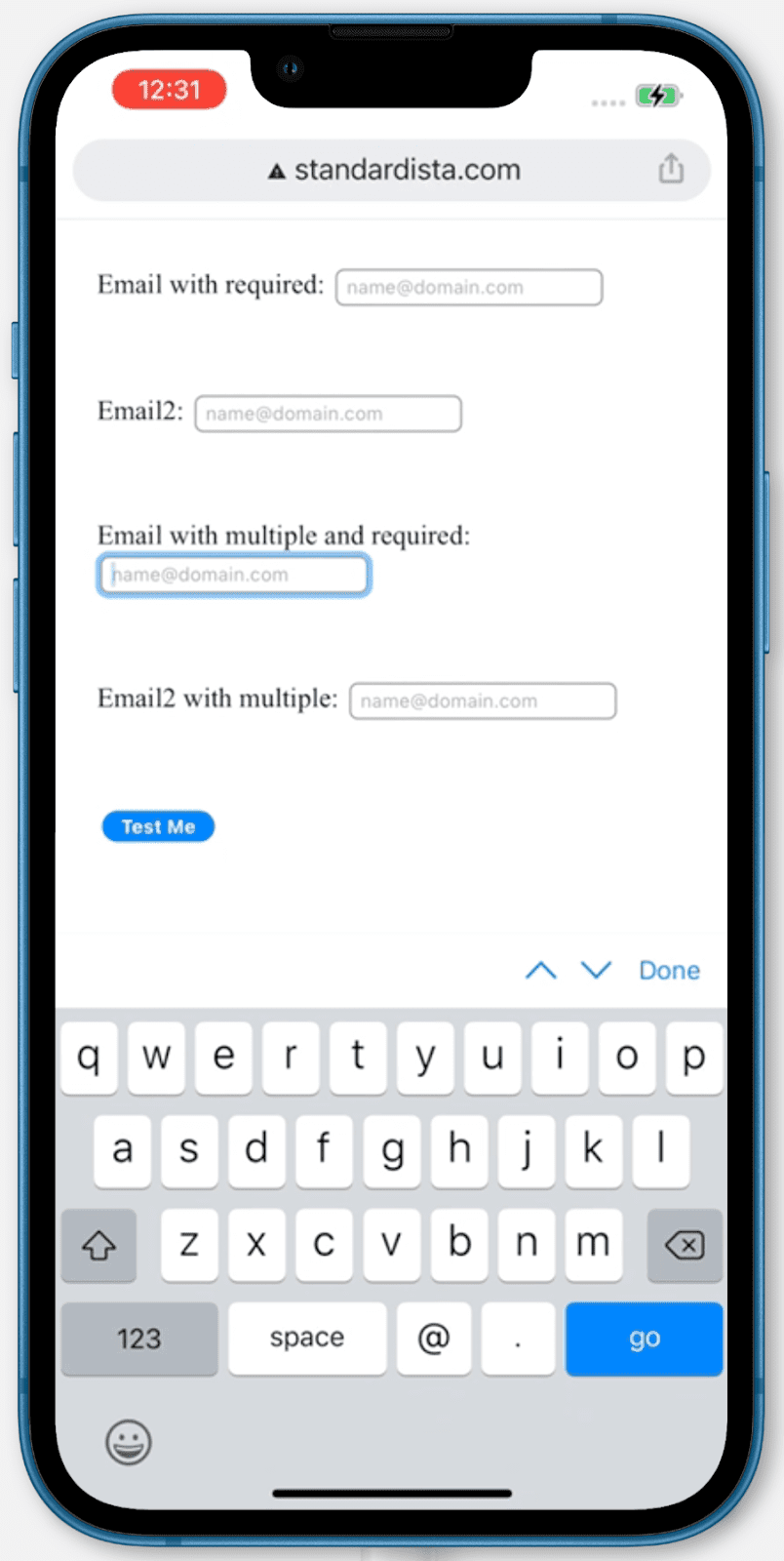 لوحة مفاتيح iPhone تعرِض input type=email